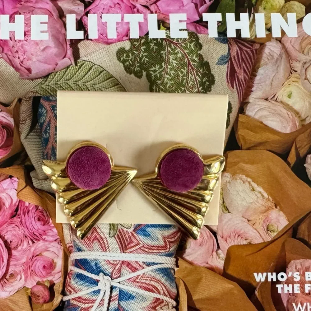 VTG Gold Fan Pink Suede Post Earrings - Picture 7 of 8